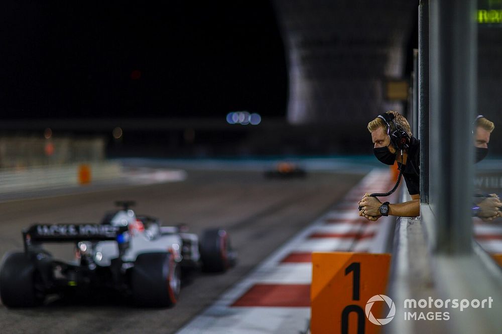 Mick Schumacher, Haas F1, on the pit wall