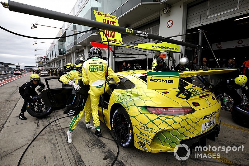 Mercedes na czele w Q1