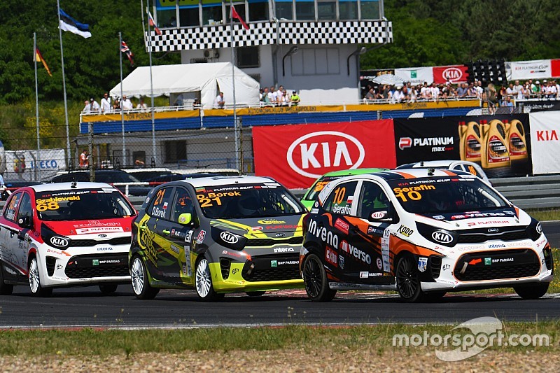 KIA PLATINUM CUP – Picanto wśród potężnych ciężarówek i kultowych aut F1
