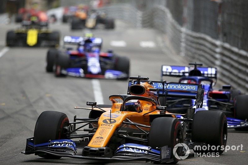 «Один из моих лучших стартов». Сайнс объехал две Toro Rosso в одном повороте