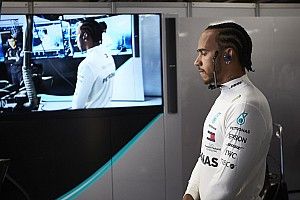 Hamilton a döntéshozókat okolja az unalmas versenyekért