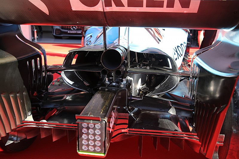 Leclerc tarolhat, Vettel a Mercedesek mögött, ott a McLaren!