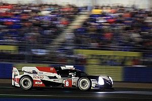 24 uur Le Mans: Toyota's wisselen elkaar af, zware crash Corvette