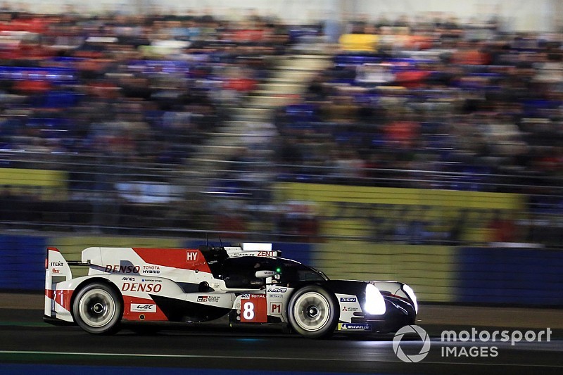 24 uur Le Mans: Toyota's wisselen elkaar af, zware crash Corvette