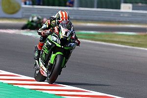 SBK, Misano, Gara 2: Rea vince su Razgatlioglu, clamorosa caduta per Bautista