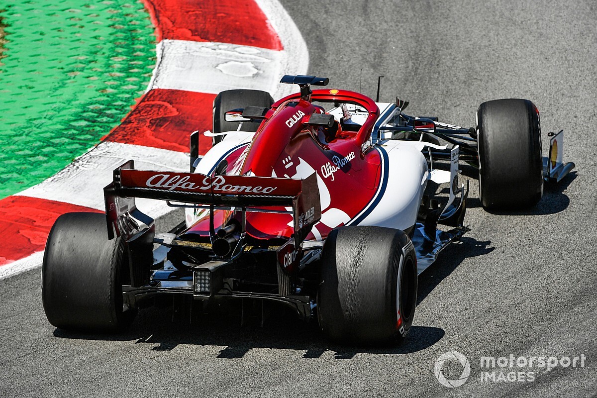 Junior Ferrari pojeździ Alfą Romeo