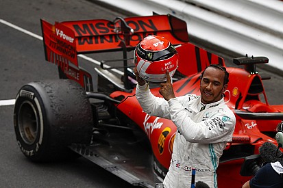 Hamilton iba a "estrellarse o terminar" con los neumáticos desgastados