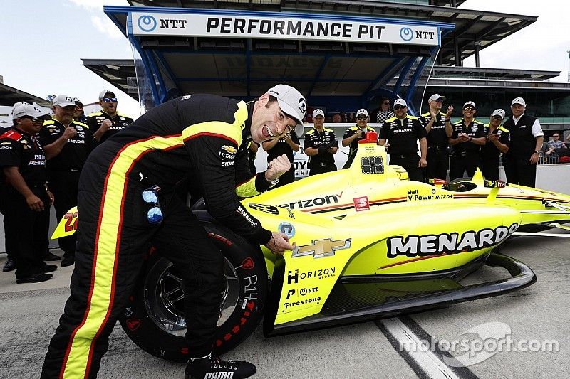 Le poleman Simon Pagenaud, Team Penske Chevrolet