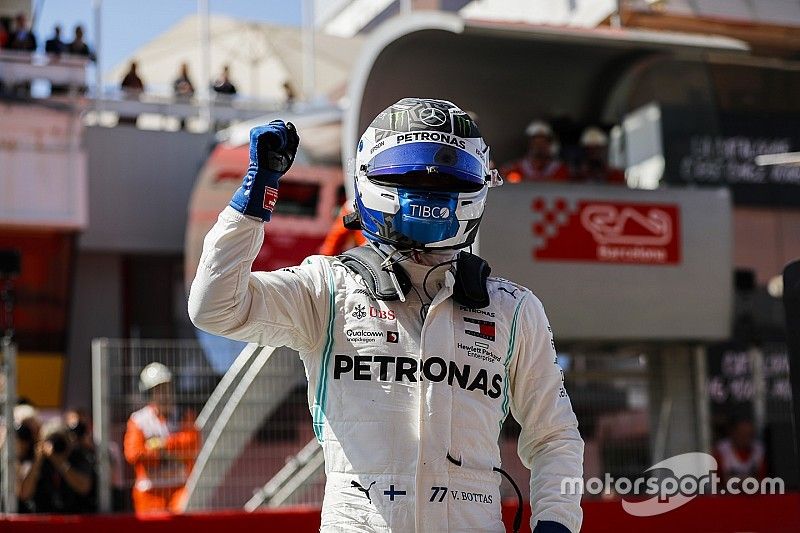 Bottas vuela y se lleva la pole en España