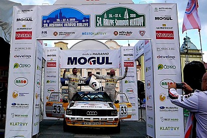 Olchawski i Wroński na mecie Historic Vltava Rallye