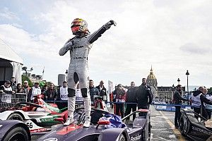 Frijns gana una accidentada carrera en París