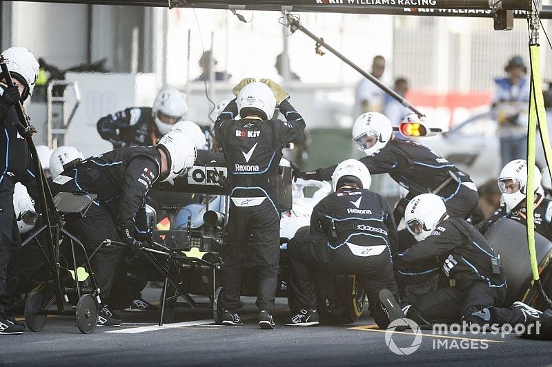 Robert Kubica, Williams FW42 pit stop 