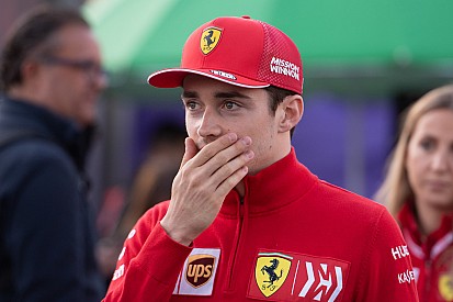 RÁDIOS: A tristeza sincera de Leclerc e a marcha ré de Ricciardo em Baku
