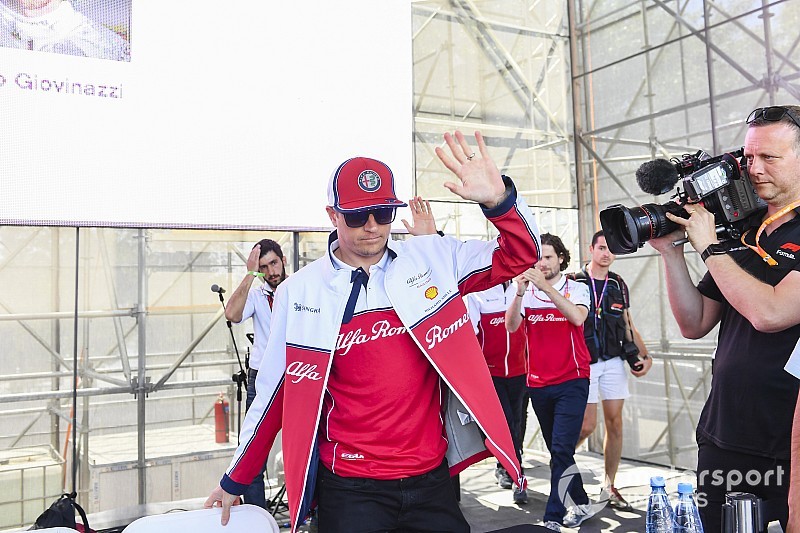 Räikkönen húzza neki a levegőben