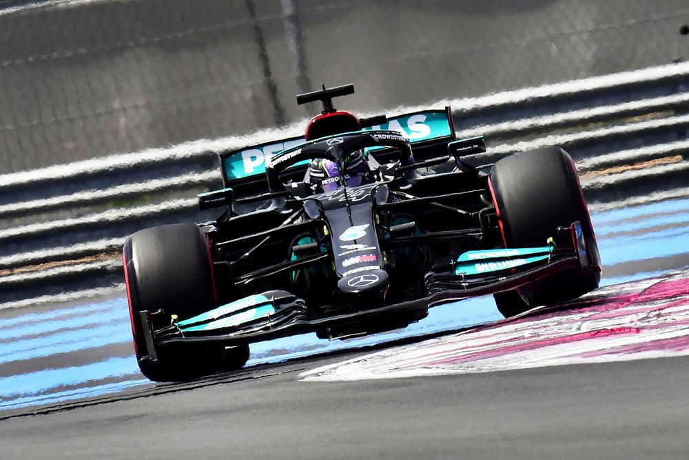 Hamilton: A Red Bull előrébb lépett az F1-es világbajnoki harcban