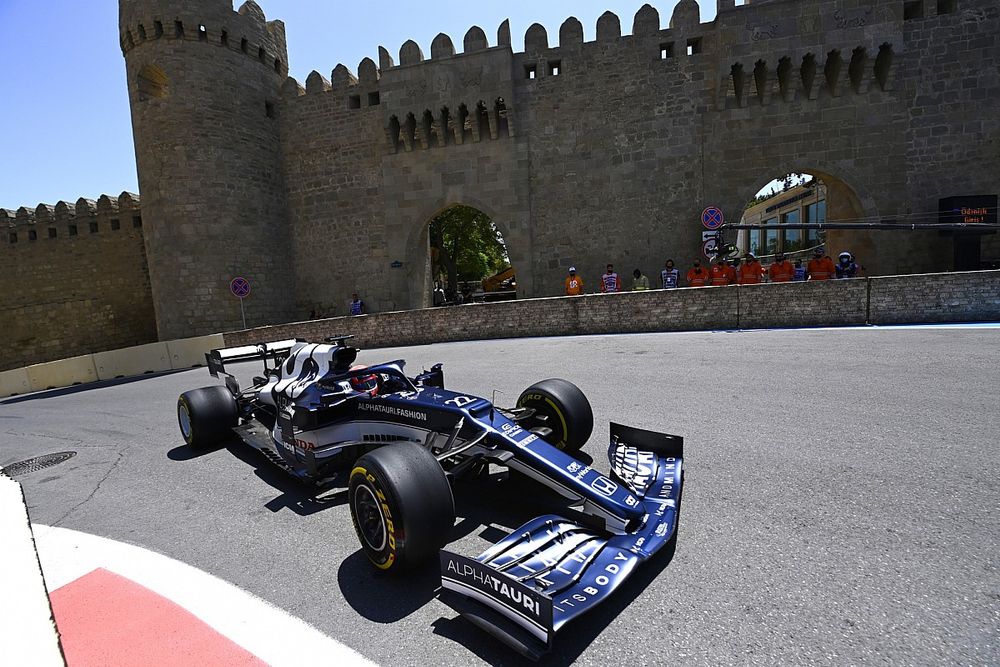 F1アゼルバイジャンFP1速報:フェルスタッペンが首位発進、フェラーリ勢が続く。角田裕毅は14番手