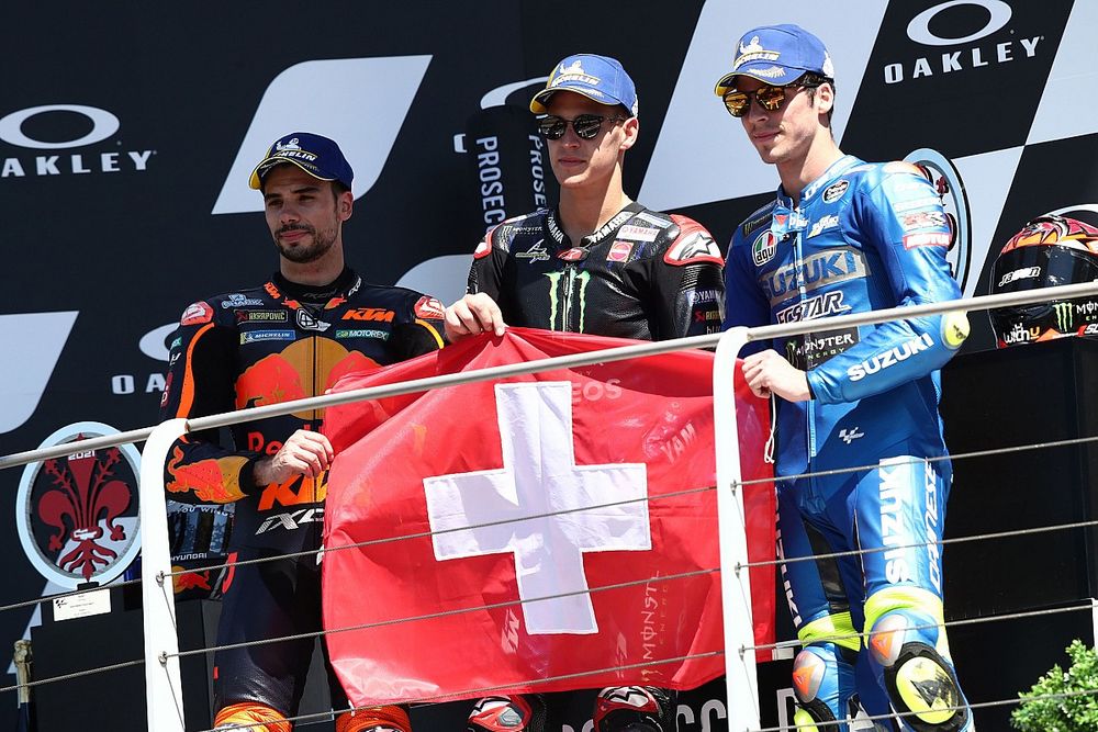 Quartararo wint GP van Italië en draagt zege op aan Dupasquier
