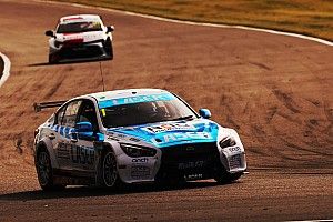 Snetterton BTCC: Sutton passes Turkington for Race 2 win