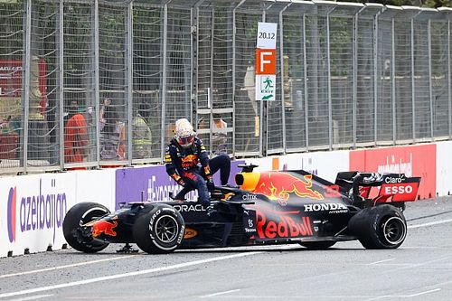 Verstappen: Pirelli moet naar zichzelf kijken bij klapbanden Baku