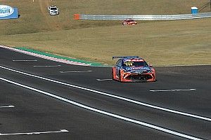 Stock: em briga de Toyotas, Barrichello supera Zonta e é pole no Velocitta