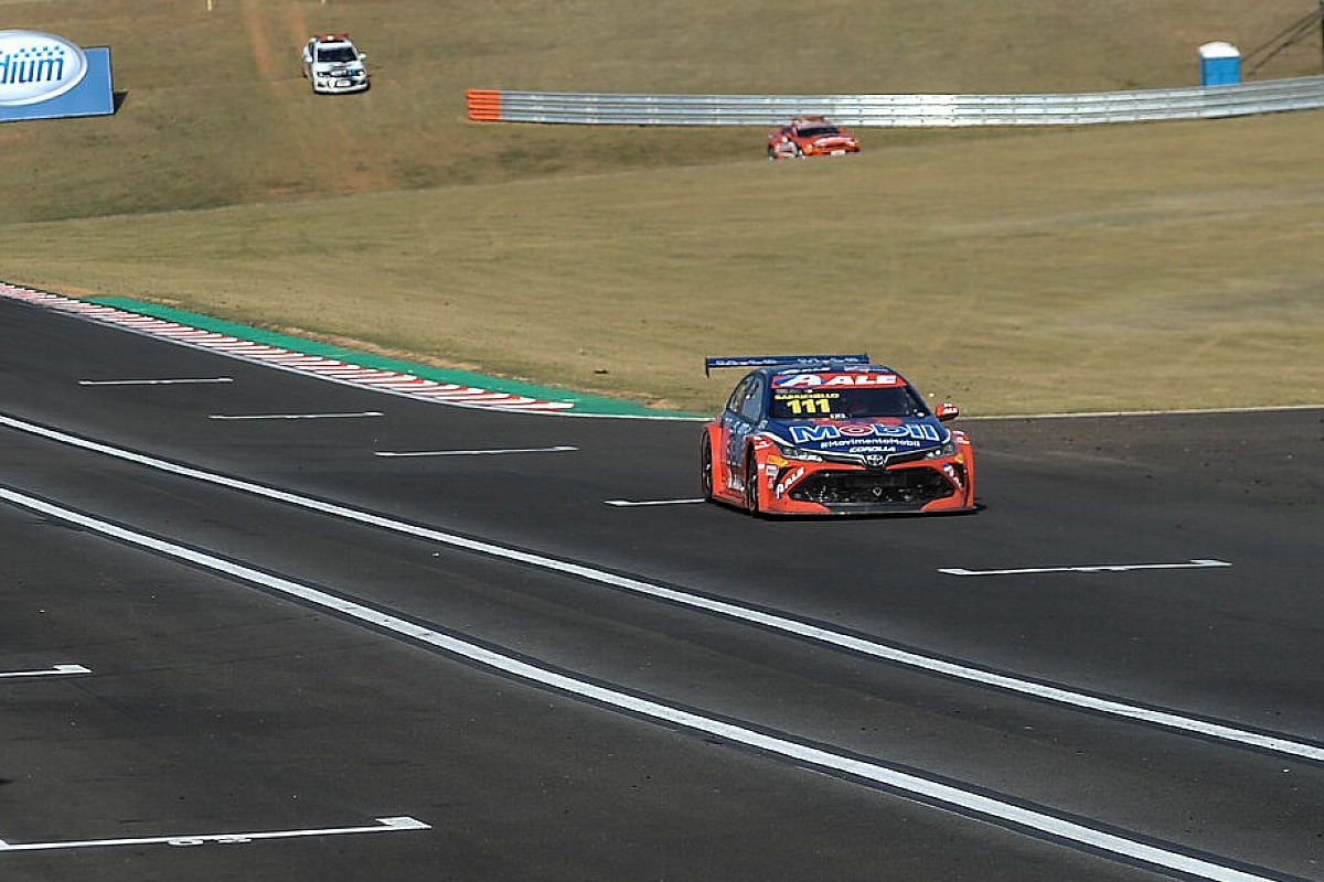 Stock: em briga de Toyotas, Barrichello supera Zonta e é pole no Velocitta