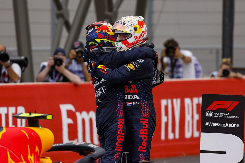Лучший напарник Ферстаппена в Red Bull: Перес хуже Элбона