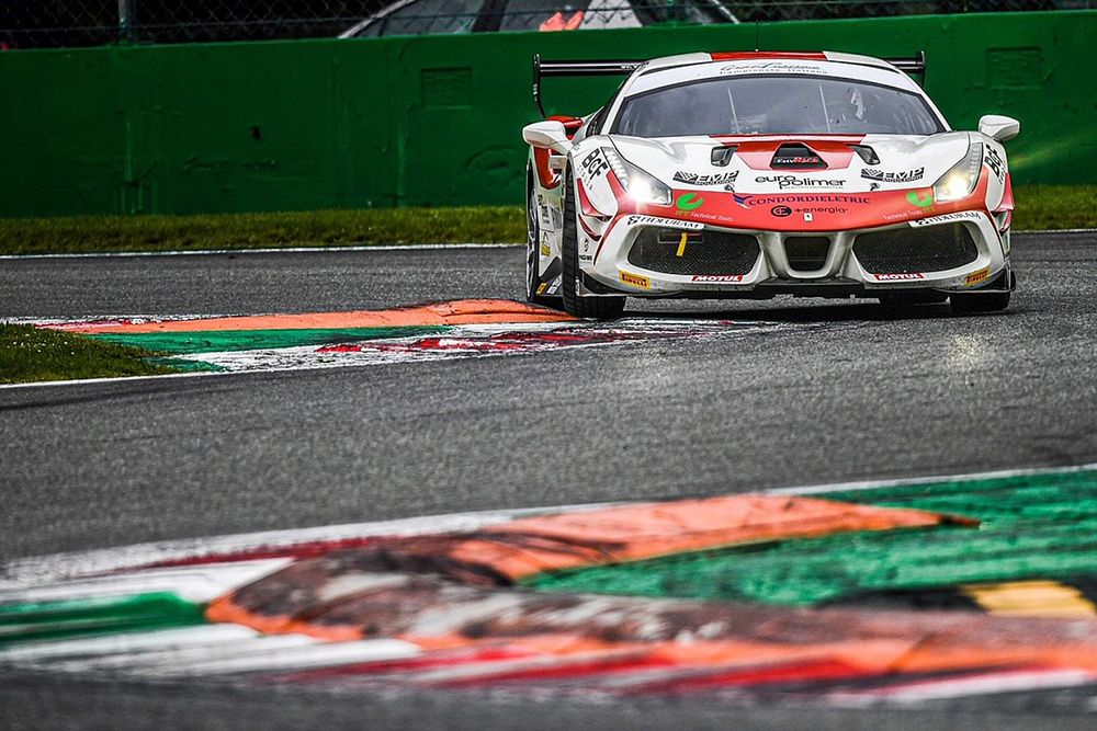 Francesca Linossi a Misano per l'assalto al GT Italiano Sprint
