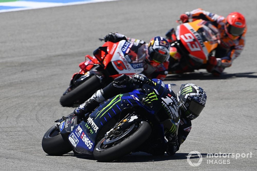 Yamaha arremete contra Marc Márquez por seguir a Viñales