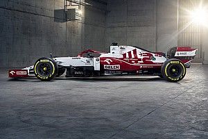 Новая расцветка Alfa Romeo: три единицы и щит на носу