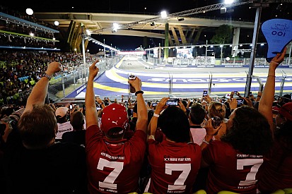 A Szingapúri Nagydíj szurkolói az éjszakai F1-es hétvégéről