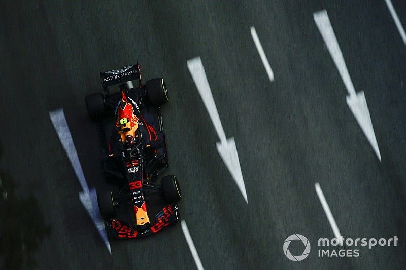 Látványos grafikán Verstappen potenciális új sisakfestése