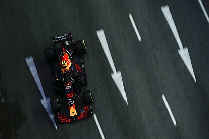 Látványos grafikán Verstappen potenciális új sisakfestése