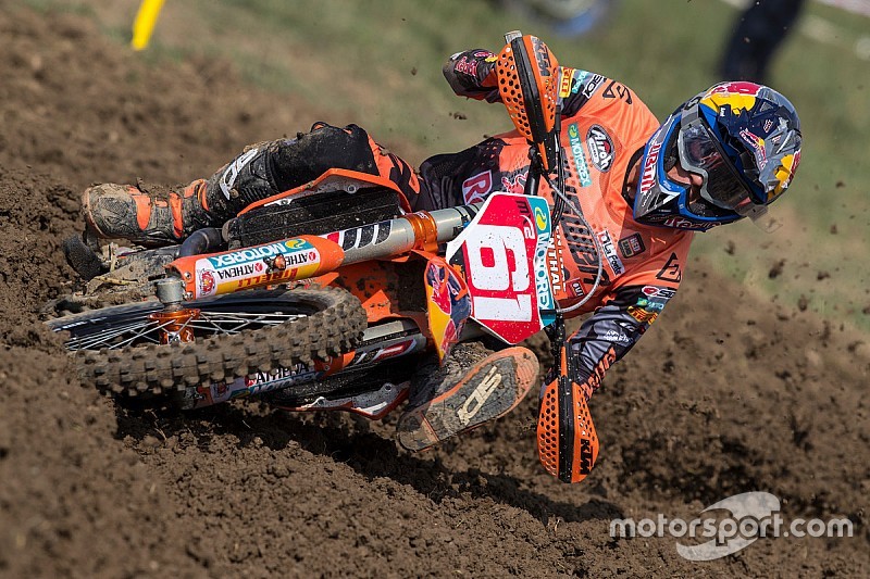Prado vence a la épica el MXGP de Suiza y aguanta el liderato
