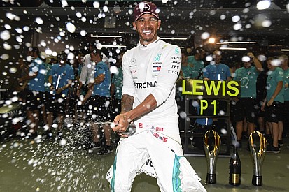 Levensgenieter Hamilton dient critici op het asfalt van repliek