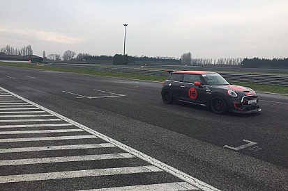 Esclusiva: ecco la nuova MINI F56 Challenge in pista ad Adria!
