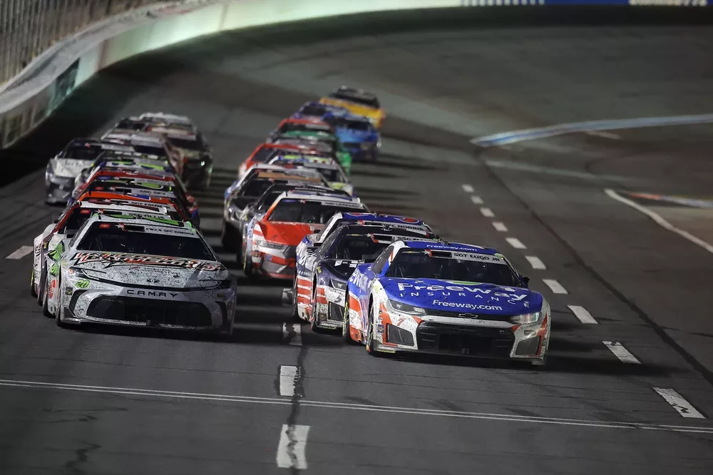Daniel Suarez leads on a restart, No. 7 Spire Motorsports Chevrolet