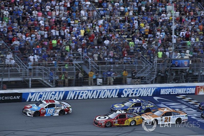 Larson redeems missed opportunity at Dover with winning Michigan pass