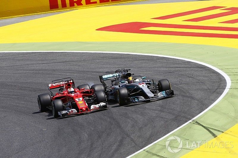 Sebastian Vettel, Ferrari SF70H, Lewis Hamilton, Mercedes AMG F1 W08