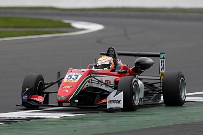 F3 Silverstone: Ilott verslaat Norris en pakt dubbele pole-positie