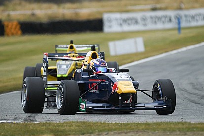 Teretonga TRS: Verschoor dominates Race 3 as Randle goes off