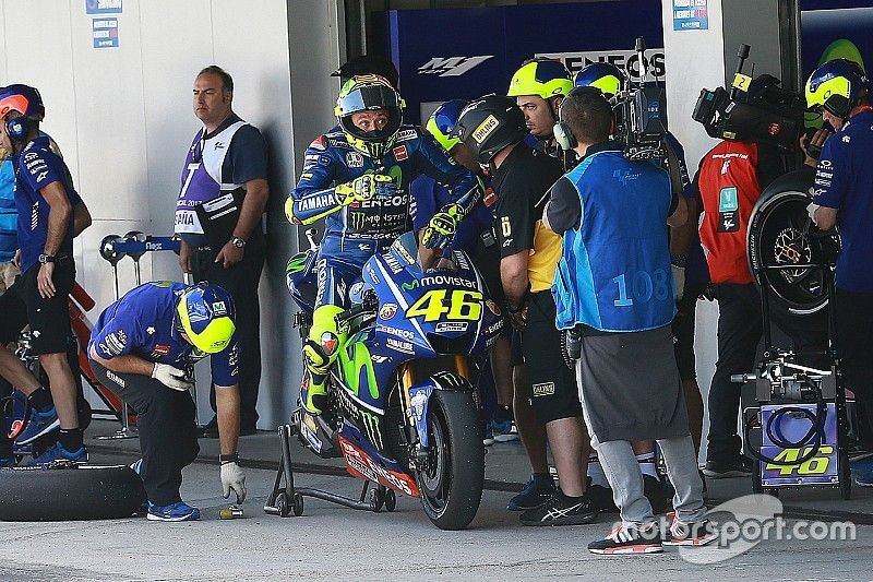 Rossi admite que “es para preocuparse” la actual situación de la Yamaha