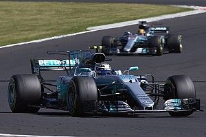Bottas: "Mercedes precisa de mais pressão aerodinâmica"