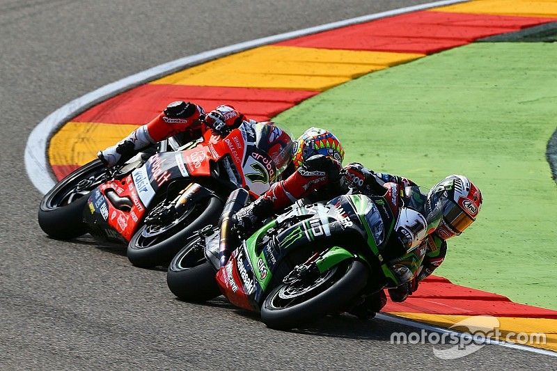 Victoria de Rea tras un gran duelo con Davies, que acabó por los suelos
