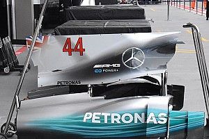 Mercedes: a Singapore la pinna del cofano motore torna piena