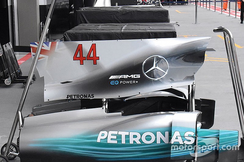 Mercedes: a Singapore la pinna del cofano motore torna piena
