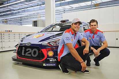 Fotogallery: ecco Mikkelsen con i colori ufficiali Hyundai Motorsport