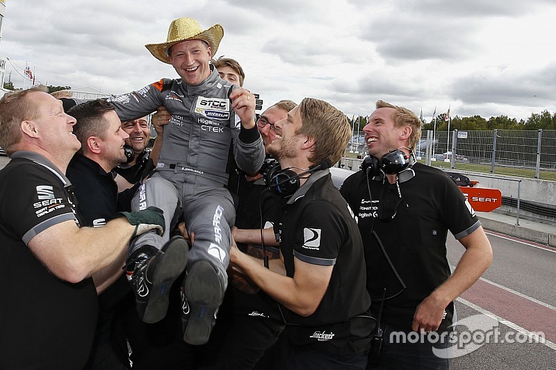 Robert Dahlgren si laurea Campione del TCR Scandinavia a Mantorp Park