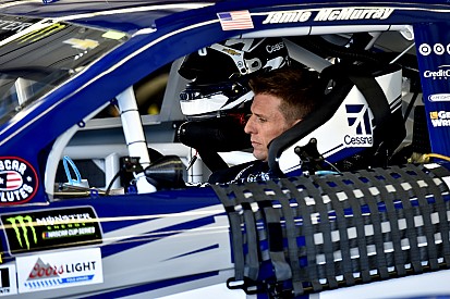 McMurray se pone al frente en la primera práctica en Kentucky
