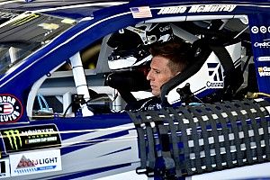 McMurray se pone al frente en la primera práctica en Kentucky