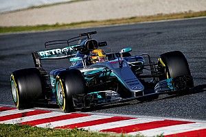 Hamilton advierte: "No os esperéis grandes carreras en 2017"
